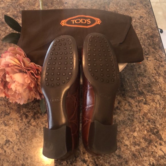 Tods Embossed Alligator Block Heel Kate Pumps - Picture 10 of 16